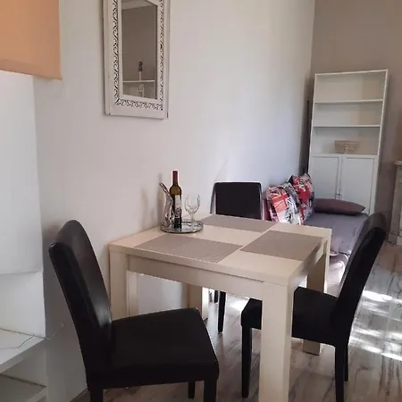 Matty V Tichom Dvore Priamo V Centre Apartamento